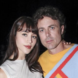 Casey Affleck et sa compagne Caylee Cowan - Front-Row du défilé DIOR "Collection Homme Prêt-à-Porter Printemps/Eté 2025" lors de la Fashion Week de Paris, le 21 juin 2024. © Borde/Rindoff/Bestimage 