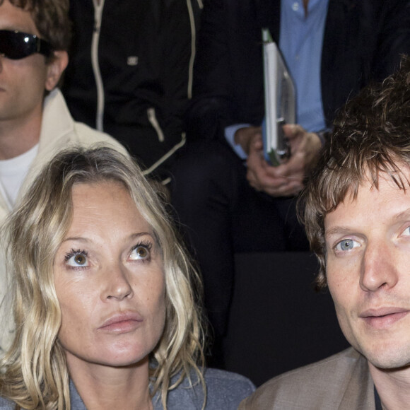 Kate Moss et son compagnon Nikolai von Bismarck - Front-Row du défilé DIOR "Collection Homme Prêt-à-Porter Printemps/Eté 2025" lors de la Fashion Week de Paris, le 21 juin 2024. © Borde/Rindoff/Bestimage 