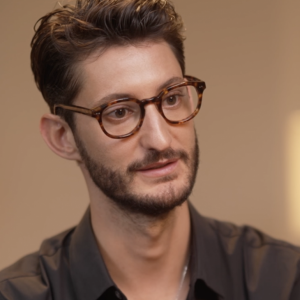 "Têtàtête(s)", présentée par Laurie Cholewa, avec Pierre Niney sur Canal +, numéro du 23 juin 2024.