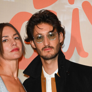 Natasha Andrews et son mari Pierre Niney - Avant-première du film "Les Bad Guys" au cinéma Publicis à Paris. Le 1er avril 2022 © Coadic Guirec / Bestimage 