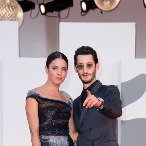 Natasha Andrews et son mari Pierre Niney - Red carpet du film "Amants" lors de la 77ème édition du Festival international du film de Venise, la Mostra. Le 3 septembre 2020 