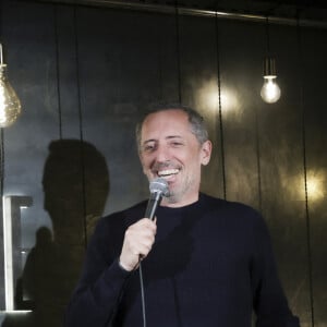 Exclusif - No Web - Gad Elmaleh reste en contact avec son public en jouant dans quelques Comedy Clubs parisiens, et en profite pour tester ses nouveaux textes, La Scène Barbes. Le 23 avril 2023 © Jack Tribeca / Bestimage  Exclusive - No Web No Blog pour Belgique et Suisse 