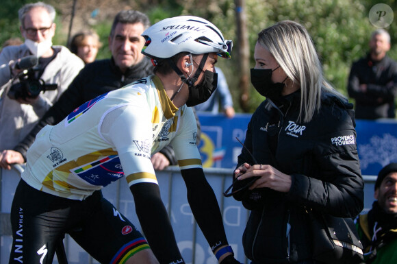 Julian Alaphilippe de l'équipe Quick-Step Alpha Vinyl et Marion Rousse lors du Tour de la Provence 2022. Laurent Lairys/ABACAPRESS.COM
