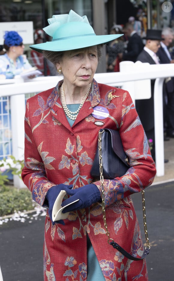 La princesse Anne, soeur du roi Charles III a été victime d'un accident
La princesse Anne, - La famille royale d'Angleterre aux courses hippiques "Royal Ascot 2024" à Ascot. Le 18 juin 2024