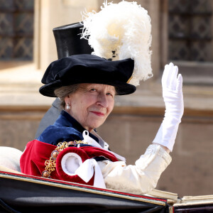 Il serait question d'un choc avec la tête ou les pattes d'un cheval.
La princesse Anne d'Angleterre - La famille royale d'Angleterre lors du Service de l'Ordre de la Jarretière au Château de Windsor. Le 17 juin 2024 © Jonathan Buckmaster / MirrorPix / Bestimage