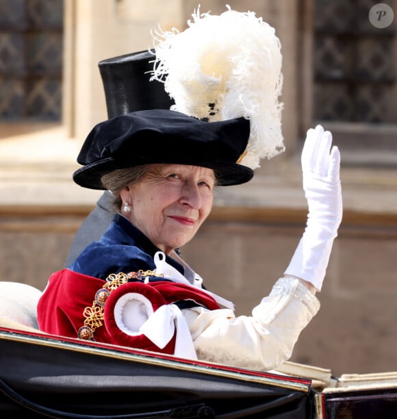 Il serait question d'un choc avec la tête ou les pattes d'un cheval.
La princesse Anne d'Angleterre - La famille royale d'Angleterre lors du Service de l'Ordre de la Jarretière au Château de Windsor. Le 17 juin 2024 © Jonathan Buckmaster / MirrorPix / Bestimage