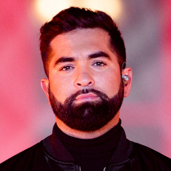 En avril dernier, une enquête était ouverte après que Kendji Girac a été blessé par balle au niveau de la poitrine
Exclusif - Kendji Girac - Enregistrement de l'émission "La grande soirée du 31 à Fontainebleau" au Château de Fontainebleau, diffusée sur France 2 © Tiziano Da Silva-Cyril Moreau / Bestimage Pour clore cette année en beauté, France Télévisions, fidèle à son engagement en faveur du patrimoine, offre à son public une soirée de réveillon populaire et festive au château de Fontainebleau, animée par S.Bern. France Télévisions marque une fois encore, au travers de cette soirée exceptionnelle, l'engagement du service public en faveur du spectacle vivant, de la musique et du patrimoine. Les équipes de France Télévisions, d'Electron Libre/Kisayang et de France 2 se sont installées au château de Fontainebleau pour organiser cet événement musical aussi populaire qu'éclectique. C'est ici, au coeur de la salle de Bal, de la galerie François Ier, du grand Escalier ou la cour d'Honneur, que nous allons faire la fête, chanter et danser sur des rythmes disco. Un endroit étonnant, sublimé pour cette soirée, orchestrée par S.Bern entouré de chanteurs, d'artistes aux multiples talents et des danseurs de la troupe du Paradis Latin, sous la direction artistique de K.Ouali ! Les troupes du Paradis Latin, Moulin Rouge, le Cirque d'Hiver Bouglione, le Cirque Phénix et les Folies Gruss, enchanteront ce réveillon avec des visuels magiques au château de Fontainebleau. Pour accueillir le passage à la nouvelle année, un feu d'artifice exceptionnel, d'une dizaine de minutes, sera tiré des jardins du château de Fontainebleau et retransmis sur France 2 et dans plusieurs pays à travers le monde. Ce feu sera spécialement conçu pour les téléspectateurs de France 2 par D.Proteau, directeur artistique de Ruggieri, sur une bande originale créée par le duo de DJs Ofenbach. Quand l'électro rencontre le patrimoine, le résultat est incroyable ! Ofenbach, le duo électro Made In France qui met le feu aux plus grandes scènes internationales avec ses mix, a même été classé par le magazine Vanity Fair en 2018 parmi les 50 Français les plus influents au monde ! Fontainebleau en quelques mots... Haut lieu de l'histoire de France, et joyaux du patrimoine français, classé au Patrimoine mondial de l'Unesco, le château de Fontainebleau a été l'une des demeures emblématique des souverains français de François Ier à Napoléon III. À la fois de style Renaissance, et classique, le château de Fontainebleau témoigne de la rencontre entre l'art italien et la tradition française exprimée tant dans son architecture que dans ses décors intérieurs. L'émission sera diffusée sur TV5 Monde. Evénement en partenariat avec Spotify et France Bleu qui diffusera la soirée en simultané sur son antenne. 