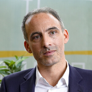 Les deux fils de l'homme politique pensaient retrouver leur papa le 9 juin, après les élections européennes.
Raphaël Glucksmann, candidat du parti socialiste aux européennes lors d'un meeting du parti socialiste à Villeurbanne en marge des manifestations du 1er mai © Sandrine Thesillat / Panoramic / Bestimage