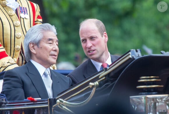 Le prince William était également présent. 
Le prince William, prince de Galles - Le roi Charles III d'Angleterre et l'empereur du Japon Naruhito en calèche lors de la cérémonie d'accueil à Londres le 25 juin 2024. Tayfun Salci/ZUMA Press Wire / Bestimage 