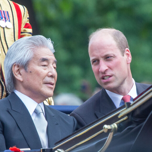 Le prince William était également présent. 
Le prince William, prince de Galles - Le roi Charles III d'Angleterre et l'empereur du Japon Naruhito en calèche lors de la cérémonie d'accueil à Londres le 25 juin 2024. Tayfun Salci/ZUMA Press Wire / Bestimage 