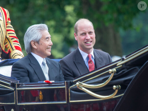 Le prince William, prince de Galles - Le roi Charles III d'Angleterre et l'empereur du Japon Naruhito en calèche lors de la cérémonie d'accueil à Londres le 25 juin 2024. Tayfun Salci/ZUMA Press Wire / Bestimage  June 25, 2024, London, England, United Kingdom: Prince of Wales WILLIAM and Minister of Foreign Affairs of Japan HIROFUMI NAKASONE seen on The Mall during ceremonial procession commencing the state visit of the emperor. (Credit Image: © Tayfun Salci/ZUMA Press Wire) 