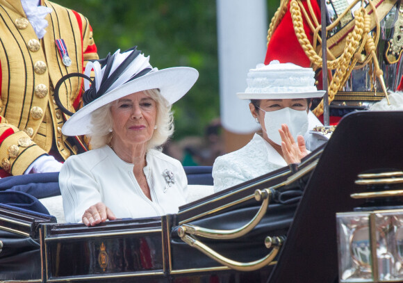 L'impératrice du Japon Masako porte un masque lors du trajet en calèche du pavillon royal à Buckingham palace à Londres le 25 juin 2024. © Tayfun Salci/ZUMA Press Wire / Bestimage 