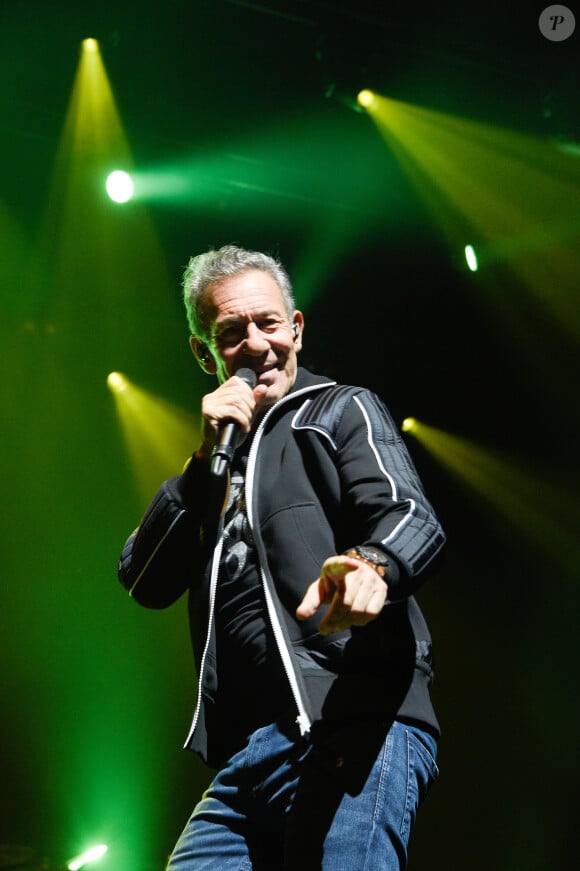 Ne pouvant pas chanter en duo avec Carol Fredericks, le musicien a dû lui trouver une remplaçante
François Feldman - Showcase pour l'avant-première du film "Stars 80, la suite" à l'Olympia de Paris le 5 décembre 2017. © Coadic Guirec/Bestimage