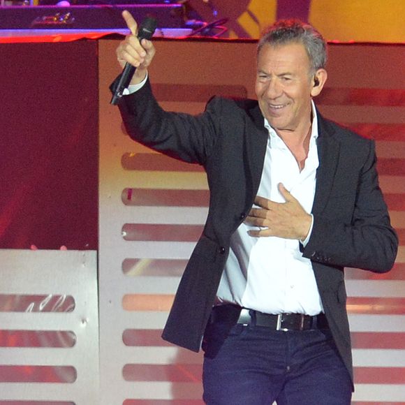 François Feldman a notamment évoqué ses anciens projets musicaux
François Feldman - Concert Stars 80 au Stade de France à Saint-Denis le 9 mai 2015.  Concert "Stars 80" hels at the Stade de France in Saint-Denis, France on May 9, 2015