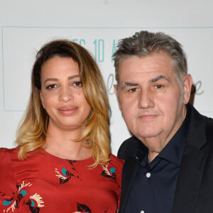 Pierre Ménès avec sa femme Melissa lors de l'anniversaire des 10 ans de l'Etoile de Martin à l'hôtel Le Bristol à Paris. L'association soutient la recherche sur les cancers de l'enfant et offre des moments de plaisir et de détente à des enfants hospitalisés. Paris, le 30 mars 2017. © Guirec Coadic/Bestimage