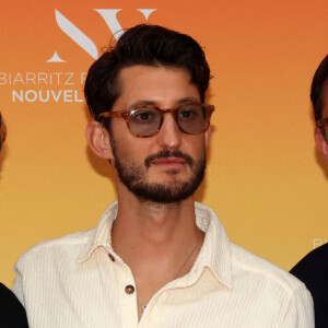 Matthieu Delaporte, Pierre Niney et Alexandre de la Patellière, le 21 juin 2024, au théatre de la Gare du Midi à Biarritz lors du Biarritz Film Festival - Nouvelles Vagues 2024. © Jean-Marc Lhomer / Bestimage