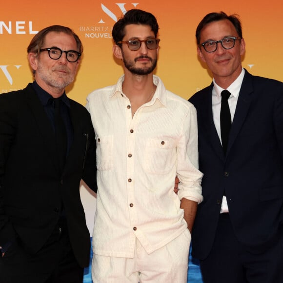 Matthieu Delaporte, Pierre Niney et Alexandre de la Patellière, le 21 juin 2024, au théatre de la Gare du Midi à Biarritz lors du Biarritz Film Festival - Nouvelles Vagues 2024. © Jean-Marc Lhomer / Bestimage