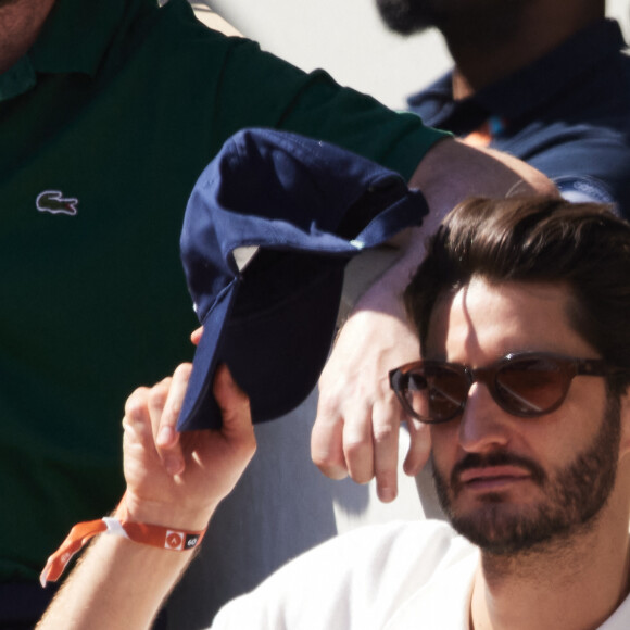 Pierre Niney - Célébrités dans les tribunes de la finale homme des Internationaux de France de tennis de Roland Garros 2024 à Paris le 9 juin 2024. © Jacovides-Moreau/Bestimage 