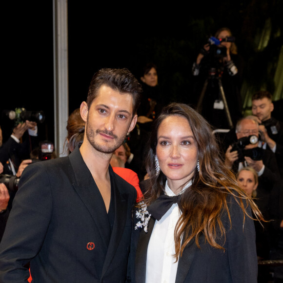 Pierre Niney et Anaïs Demoustier (enceinte) - Descente des marches du film " Le comte de Monte-Cristo " lors du 77ème Festival International du Film de Cannes, au Palais des Festivals à Cannes. Le 22 mai 2024 © Olivier Borde / Bestimage 