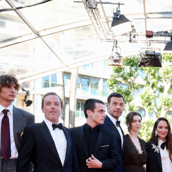 Jérôme Seydoux, Vassili Schneider, Matthieu Delaporte, Julien De Saint-Jean, Laurent Lafitte, Anamaria Vartolomei, Anaïs Demoustier (enceinte), Pierre Niney, Matthieu Delaporte, Adèle Simphal, Julie de Bona, Marie Narbonne, Pierfrancesco Favino, Dimitri Rassam, Alexandre de La Patellière - Montée des marches du film " Le comte de Monte-Cristo " lors du 77ème Festival International du Film de Cannes, au Palais des Festivals à Cannes. Le 22 mai 2024 © Jacovides-Moreau / Bestimage 