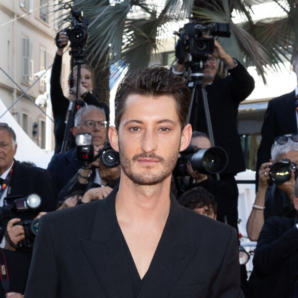 Pierre Niney - Montée des marches du film " Le comte de Monte-Cristo " lors du 77ème Festival International du Film de Cannes, au Palais des Festivals à Cannes. Le 22 mai 2024 © Jacovides-Moreau / Bestimage 