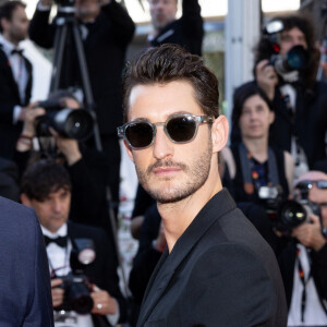 Pierre Niney - Montée des marches du film " Le comte de Monte-Cristo " lors du 77ème Festival International du Film de Cannes, au Palais des Festivals à Cannes. Le 22 mai 2024 © Jacovides-Moreau / Bestimage 