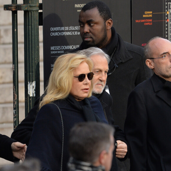 Une cérémonie qui avait aussi beaucoup affecté Jean-Jacques Debout
Tony Scotti, Jean-Jacques Debout, Sylvie Vartan - Sorties de l'église de la Madeleine après les obsèques de Johnny Hallyday à Paris le 9 décembre 2017. © Veeren / Bestimage 