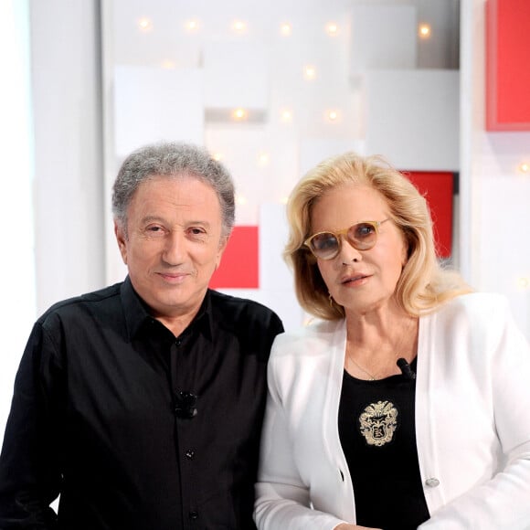 Exclusif - Michel Drucker et Sylvie Vartan - Enregistrement de l'émission "Vivement Dimanche" présentée par M.Drucker et diffusée le 10 octobre sur France 2. Le 26 septembre 2021 © Guillaume Gaffiot / Bestimage 