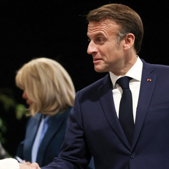 Brigitte Macron et son mari Emmanuel Macron - Le président français et la Première dame au bureau de vote du Touquet, pour les élections européennes. Le 9 juin 2024 © Stéphane Lemouton / Bestimage 