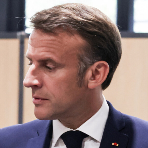 Emmanuel Macron - Le président français et la Première dame au bureau de vote du Touquet, pour les élections européennes. Le 9 juin 2024 © Stéphane Lemouton / Bestimage 