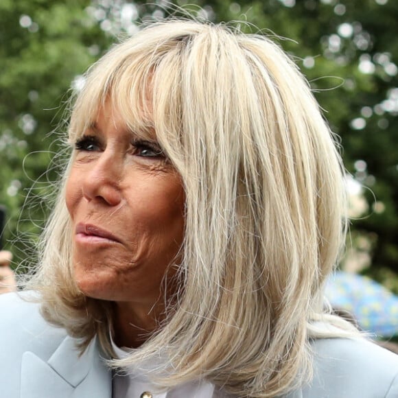 La Première Dame, Brigitte Macron vote pour le second tour des élections législatives, au Touquet, France, le 19 juin 2022. © Stéphane Lemouton/Bestimage 