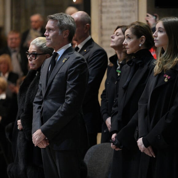 Deux enfants dont il est très fier et qui l'ont soutenu dans cette épreuve difficile
Marina Ricolfi Doria, Le prince Emmanuel-Philibert de Savoie, La princesse Clotilde Courau de Savoie, Eleonora Rajneri, La princesse Vittoria de Savoie, La princesse Luisa de Savoie - La cérémonie funéraire de Victor Emmanuel de Savoie, fils du dernier roi d'Italie, en la cathédrale Saint-Jean-Baptiste de Turin, le 10 février 2024.