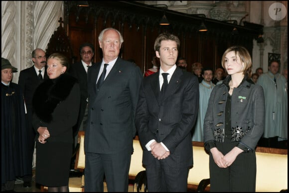 Le prince Emmanuel Philibert de Savoie avec Clotilde Courau et le prince Victor-Emmanuel en 2005