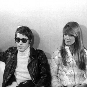 Ce trio que formaient Jacques, Sylvie et Françoise avait un fonctionnement un peu particulier...Le compositeur, guitariste et chanteur pop Jacques Dutronc, l'idole internationale de la pop Françoise Hardy et l'idole des jeunes Michel Polnareff se sont rencontrés le 30 janvier 1967 à l'hôtel Hilton (de gauche à droite) à Berlin pour des enregistrements et des enregistrements télévisés ("Schau hin - Hör zu"). Photo de Chris Hoffmann/DPA/ABACAPRESS.COM