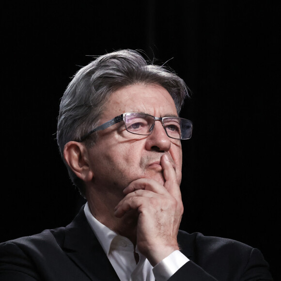 Jean Luc Melenchon (LFI) lors du rassemblement du Nouveau Front populaire après le premier tour des élections législatives anticipées, place de la République à Paris, France, 30 juin 2024. © Stéphane Lemouton / Bestimage