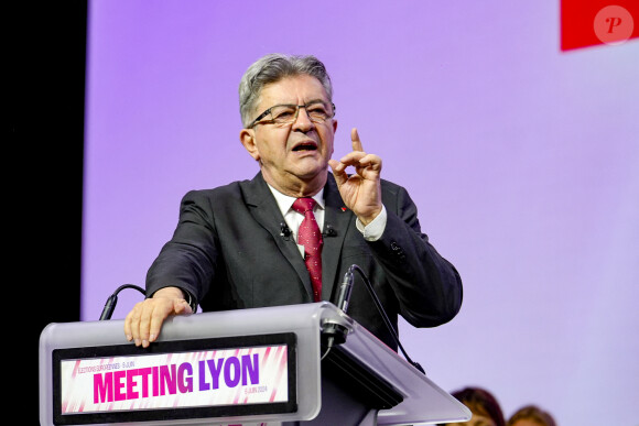 Ce dernier est confondu par beaucoup avec Jean-Luc Mélenchon
Jean-Luc Mélenchon en meeting pour La France Insoumise à Lyon, à l'occasion des élections européennes le 9 juin. Le 6 juin 2024 © Sandrine Thesillat / Panoramic / Bestimage