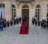 La folie des réseaux sociaux a encore frappé ! 
Passation de pouvoirs entre l'ancienne Première ministre Elisabeth Borne et le nouveau Premier ministre Gabriel Attal à l'hôtel de Matignon, à Paris, France. © Eric Tschaen/Pool/Bestimage