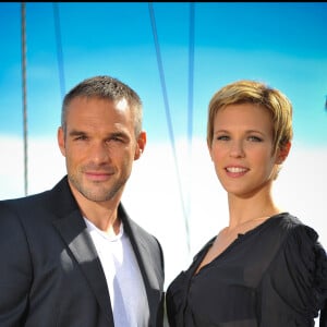 Lorie et Philippe Bas lors du photocall du film "Un Marie de trop", présenté pendant le Festival de la Fiction TV de La Rochelle