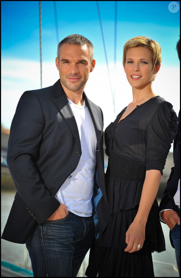 Lorie et Philippe Bas lors du photocall du film "Un Marie de trop", présenté pendant le Festival de la Fiction TV de La Rochelle