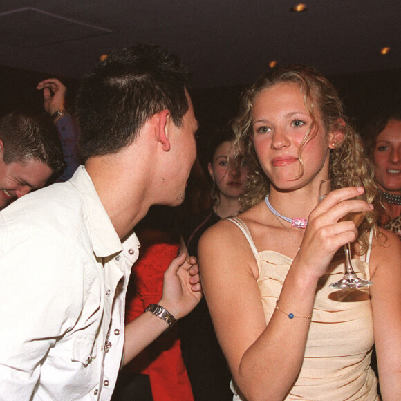 Lorie et Billy Crawford lors de l'anniversaire des 20 ans de la chanteuse au VIP Room, le 2 mai 2002