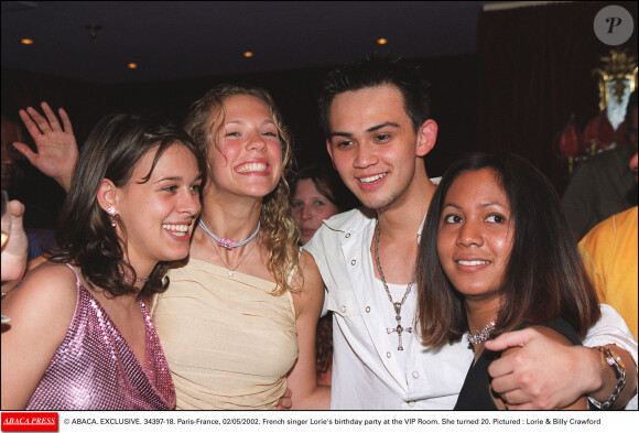 Lorie et Billy Crawford lors de l'anniversaire des 20 ans la chanteuse au VIP Rom, à Paris, le 2 mai 2002