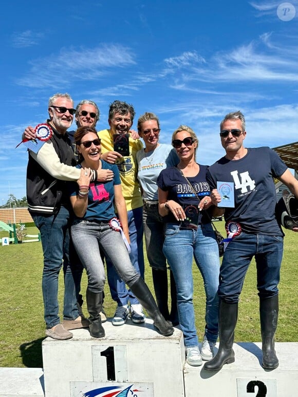 Avec Charlie Bruneau, David Brécourt, Shirley Bousquet et Michaël Cohen, il a tenu à soutenir l'association Vaincre Usher2, laquelle organisait un événement à La Baule.
L'animateur Stéphane Plaza à La Baule pour venir en aide à l'association Vaincre Usher 2. Charlie Bruneau, David Brécourt, Shirley Bousquet et Michaël Cohen étaient à ses côtés. Juillet 2024
