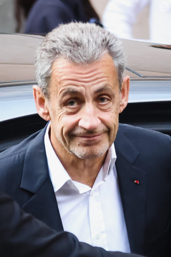 L'ancien président de la République et son épouse ont tous les deux voté dans le 16e arrondissement de la capitale
Nicolas Sarkozy a Milan en Italie.