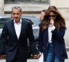 De nombreux photographes étaient présents pour immortaliser ce moment au lycée La Fontaine
L'ancien président Nicolas Sarkozy et sa femme Carla Bruni vont voter pour le second tour des élections législatives au lycée La Fontaine à Paris le 7 juillet 2024. © Christophe Clovis / Bestimage 