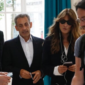 Nicolas Sarkozy et Carla Bruni étaient à Paris pour le second tour des élections législatives
L'ancien président Nicolas Sarkozy et sa femme Carla Bruni vont voter pour le second tour des élections législatives au lycée La Fontaine à Paris. © Christophe Clovis / Bestimage 