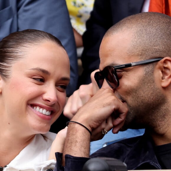 Tony Parker et sa compagne Agathe Teyssier dans les tribunes des Internationaux de France de tennis de Roland Garros 2024 à Paris, France, le 2 juin 2024