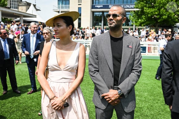 Tony Parker et sa femme Alizé Lim au photocall de la 174ème édition du Prix de Diane Longines à l'hippodrome de Chantilly, France, le 18 juin 2023. © Matthieu Mirville/Bestimage 