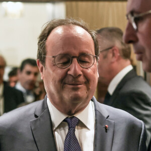 Exclusif - L'ancien président socialiste (PS) nouvellement élu député, François Hollande arrive à l'Assemblée nationale, après le second tour des élections législatives françaises, à Paris, France, le 9 juillet 2024. © Stéphane Lemouton/Bestimage 