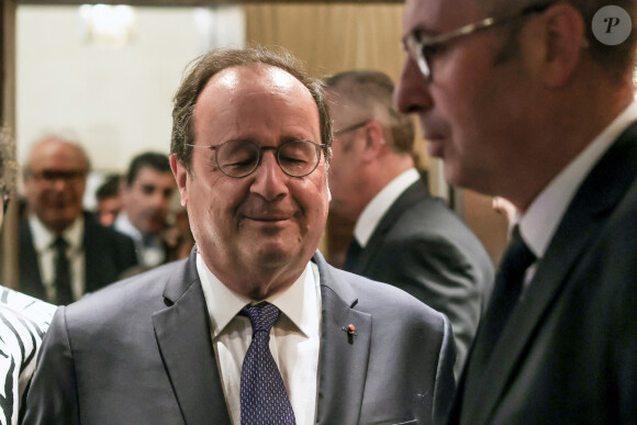 Exclusif - L'ancien président socialiste (PS) nouvellement élu député, François Hollande arrive à l'Assemblée nationale, après le second tour des élections législatives françaises, à Paris, France, le 9 juillet 2024. © Stéphane Lemouton/Bestimage 