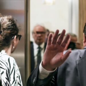 Exclusif - L'ancien président socialiste (PS) nouvellement élu député, François Hollande arrive à l'Assemblée nationale, après le second tour des élections législatives françaises, à Paris, France, le 9 juillet 2024. © Stéphane Lemouton/Bestimage 